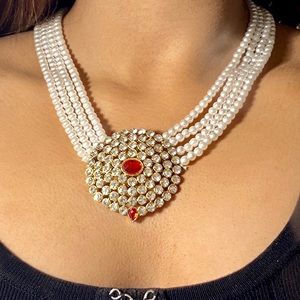 Stunning vintage royal pearl necklace set